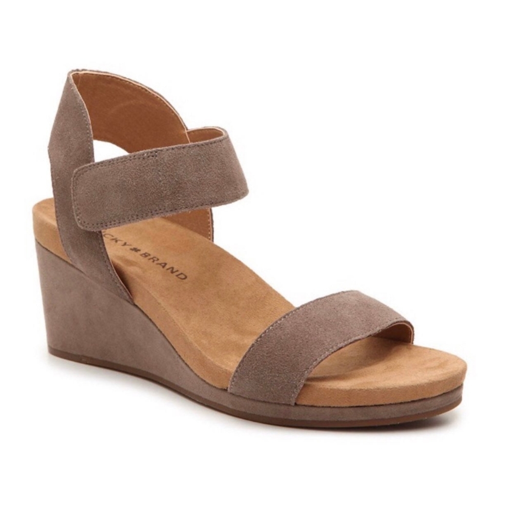 Brand new taupe Lucky Brand Kamilia suede wedge sandals size 9.5
